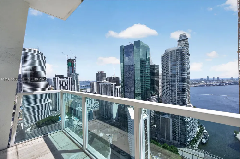 31 SE 5th St #4212 Miami, FL 33131