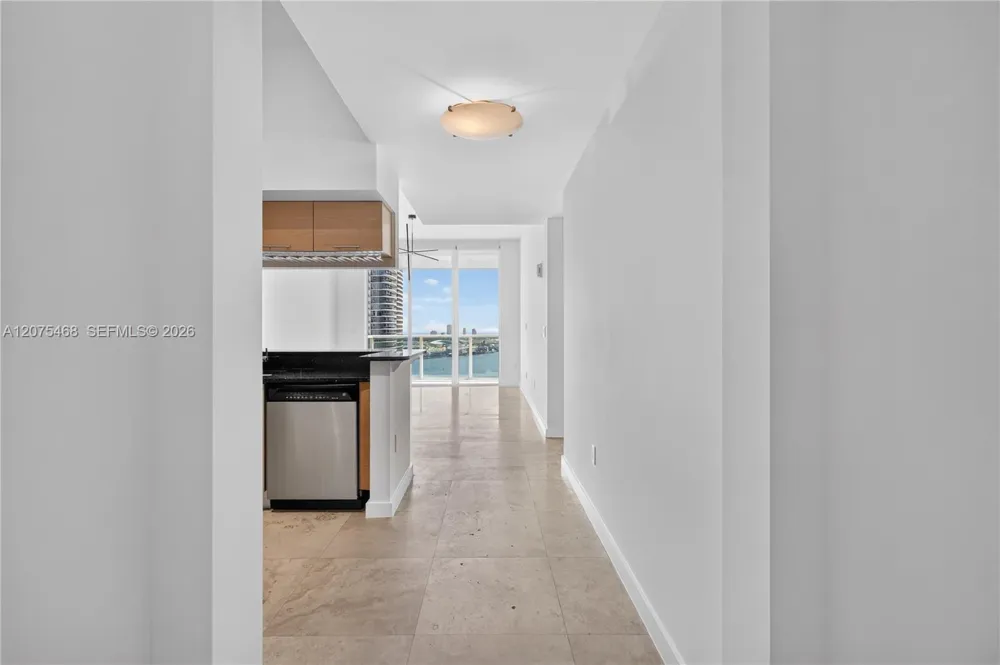 31 SE 5th St #4212 Miami, FL 33131