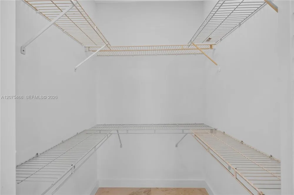 31 SE 5th St #4212 Miami, FL 33131