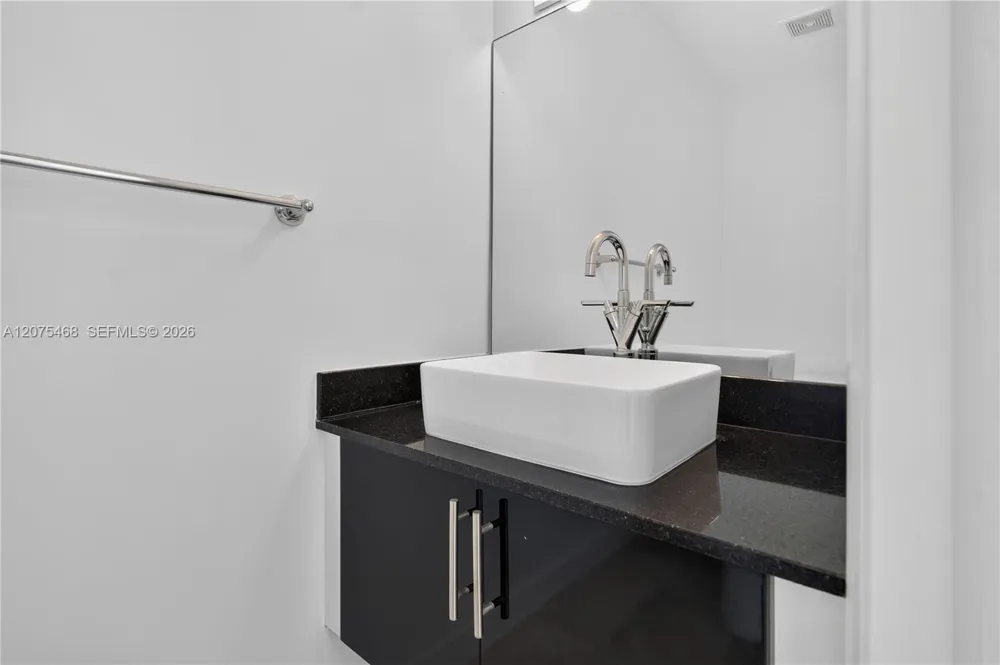 31 SE 5th St #4212 Miami, FL 33131