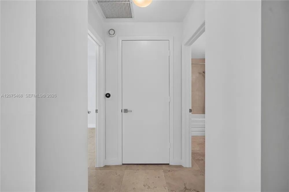 31 SE 5th St #4212 Miami, FL 33131