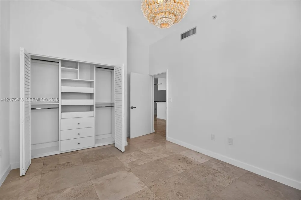 31 SE 5th St #4212 Miami, FL 33131