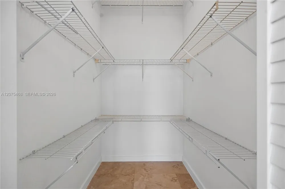31 SE 5th St #4212 Miami, FL 33131