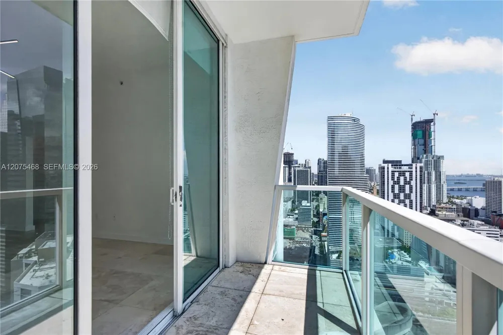 31 SE 5th St #4212 Miami, FL 33131