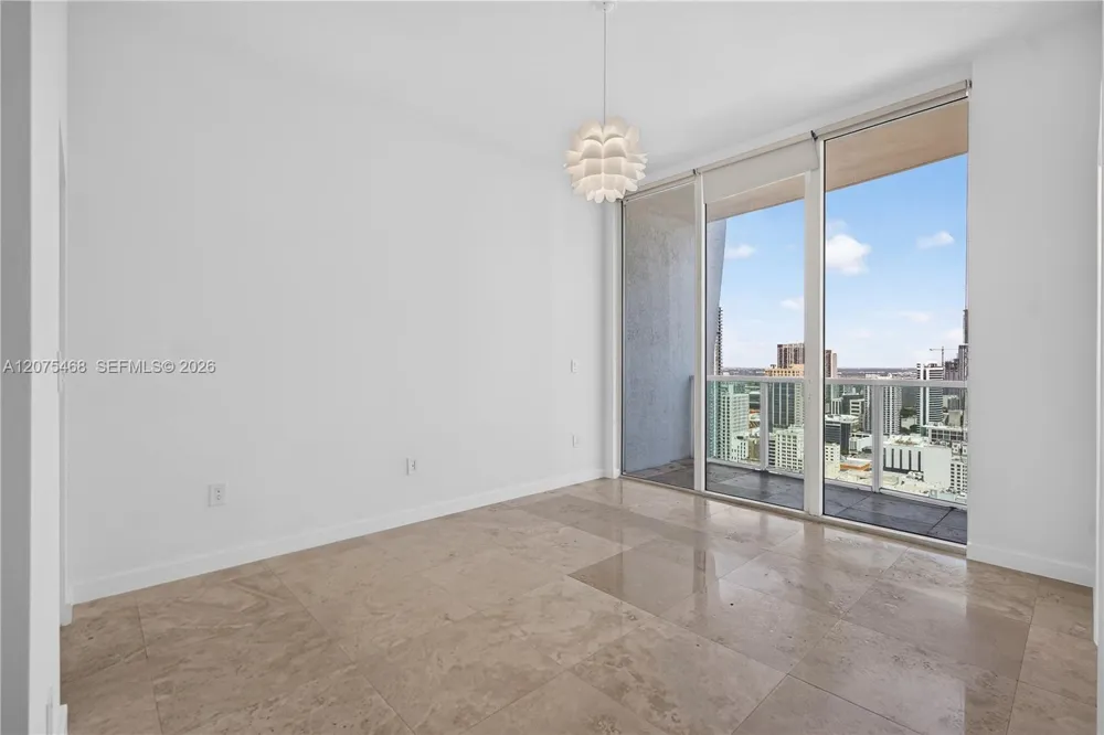 31 SE 5th St #4212 Miami, FL 33131