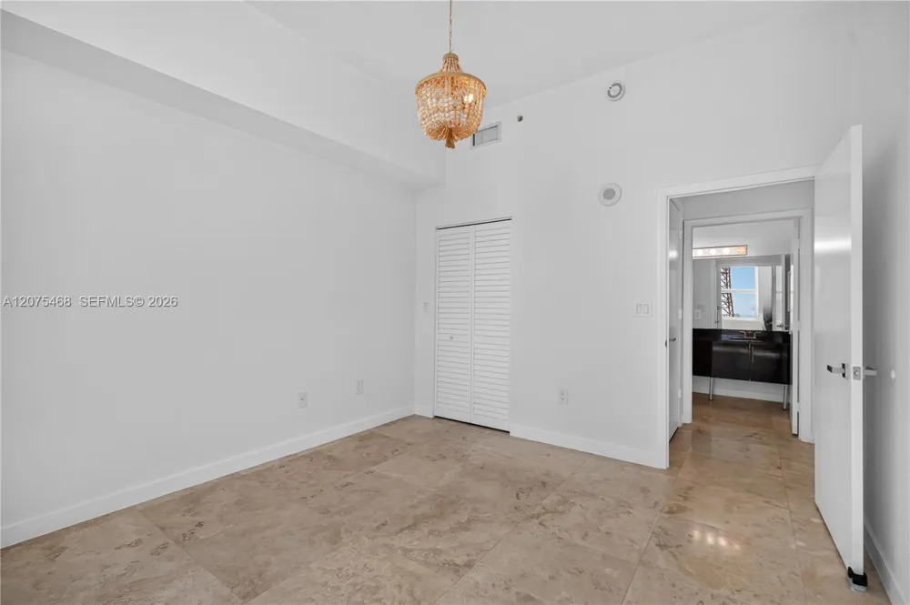 31 SE 5th St #4212 Miami, FL 33131