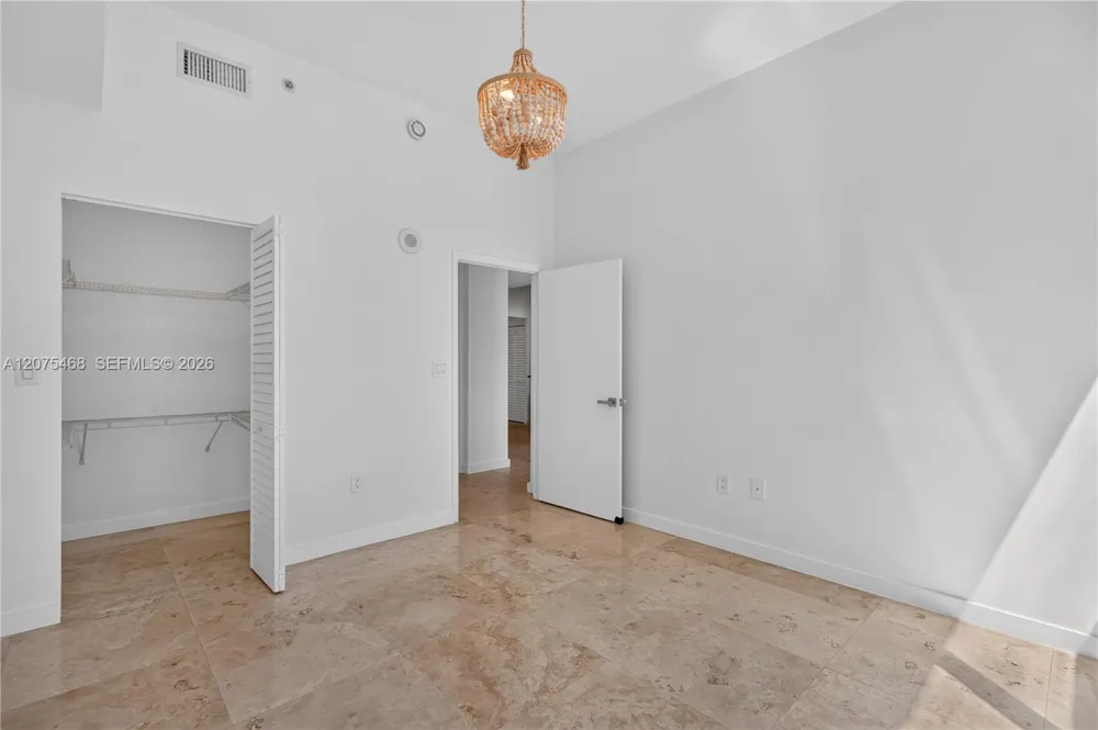 31 SE 5th St #4212 Miami, FL 33131