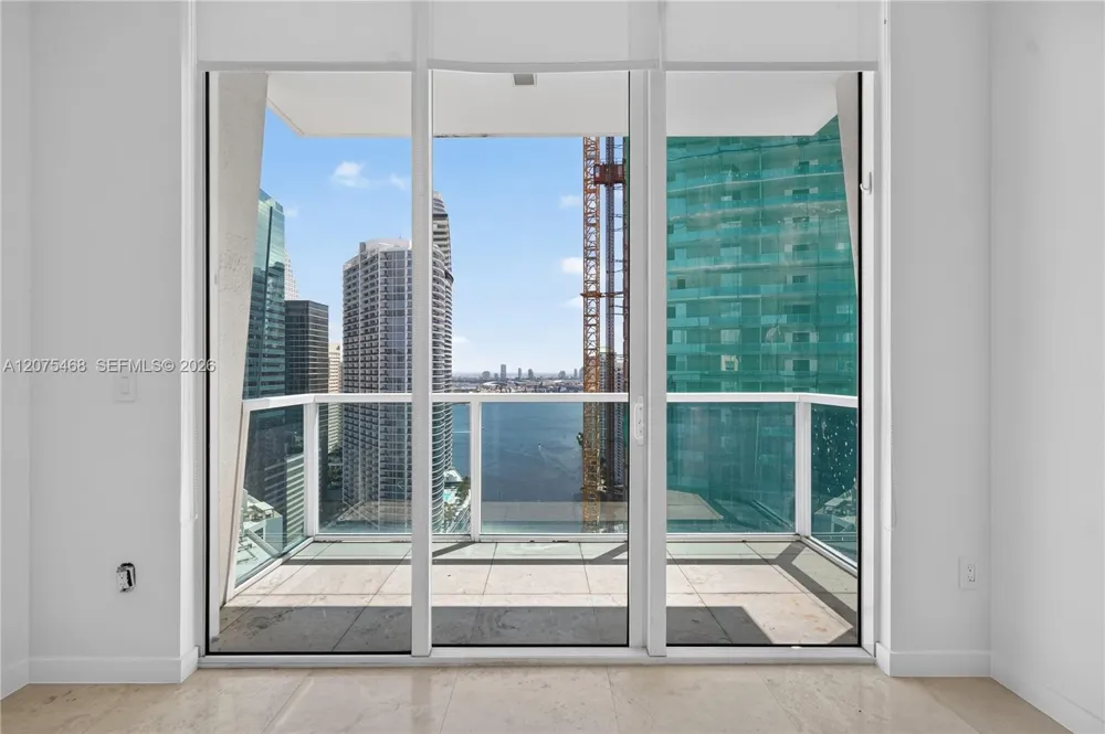 31 SE 5th St #4212 Miami, FL 33131