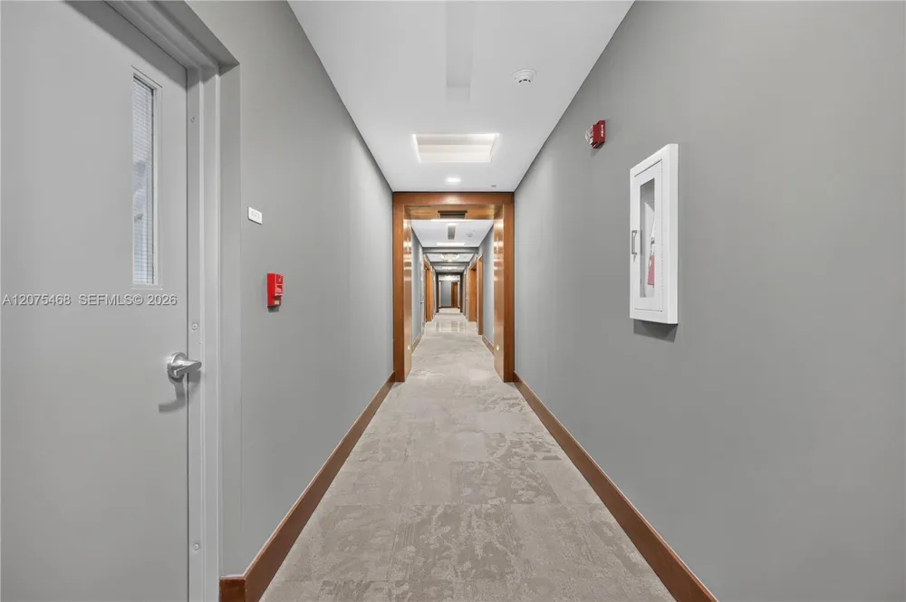 31 SE 5th St #4212 Miami, FL 33131