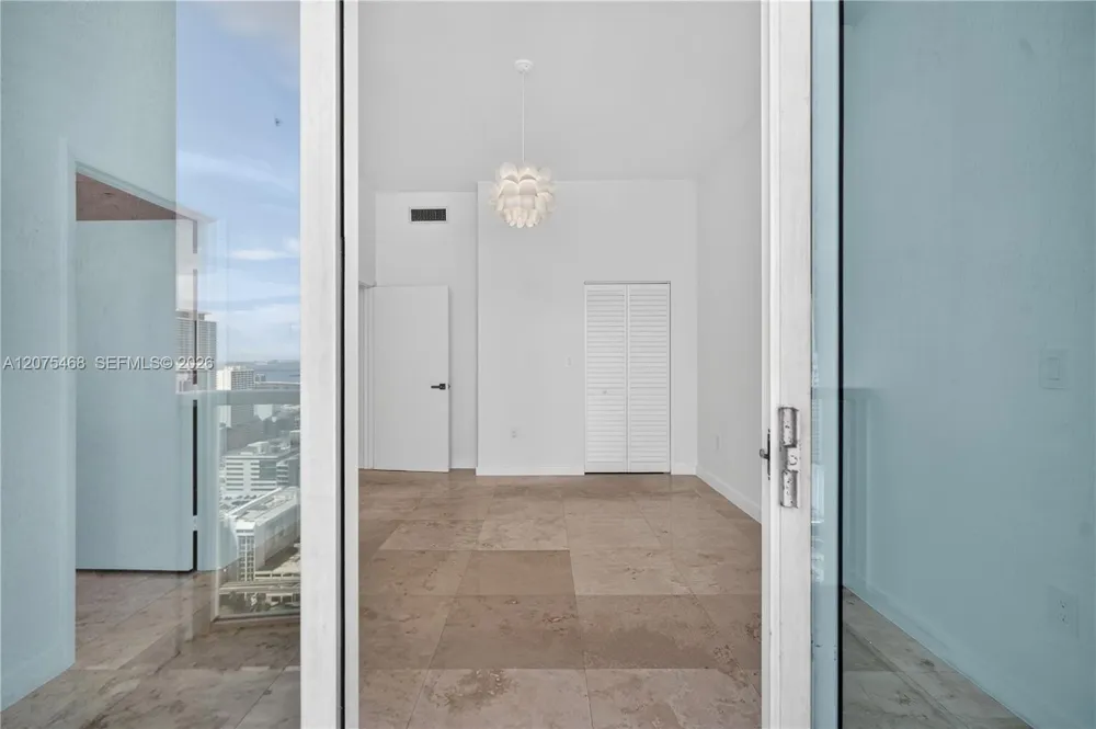 31 SE 5th St #4212 Miami, FL 33131
