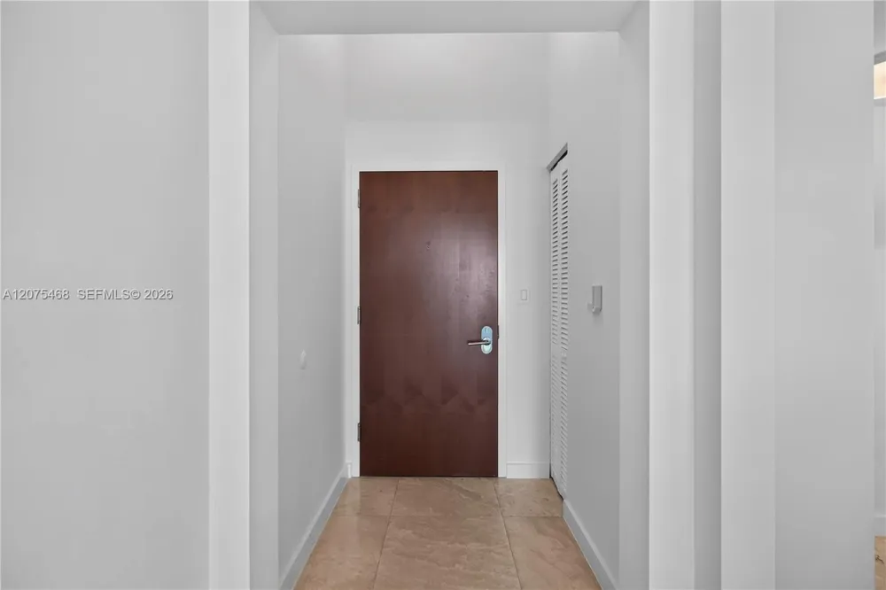 31 SE 5th St #4212 Miami, FL 33131
