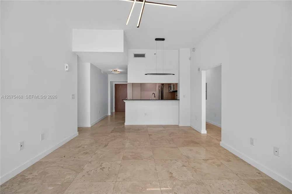 31 SE 5th St #4212 Miami, FL 33131
