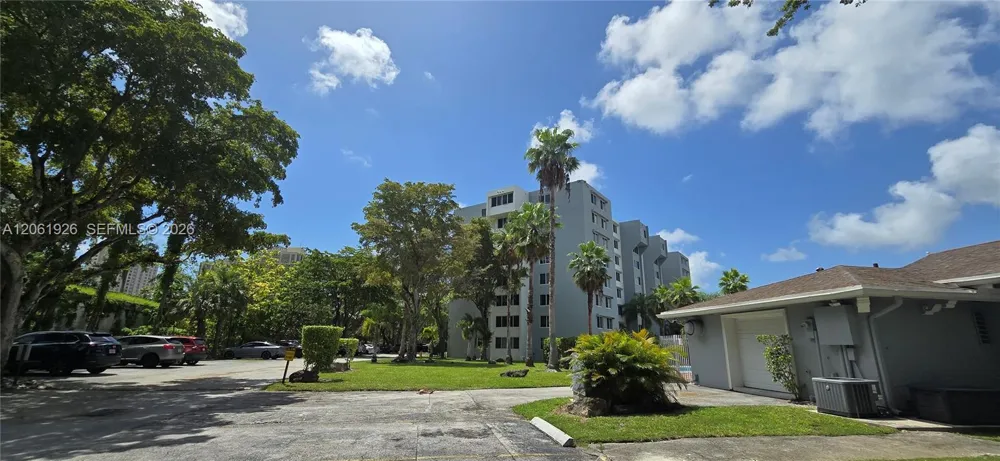 9143 SW 77th Ave #804 Miami, FL 33156