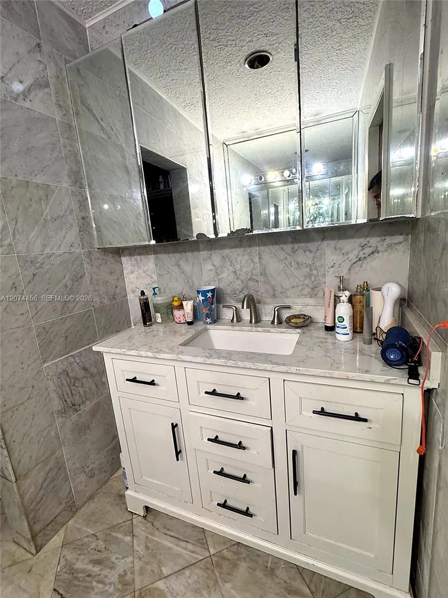 3351 NW 20th St Miami, FL 33142