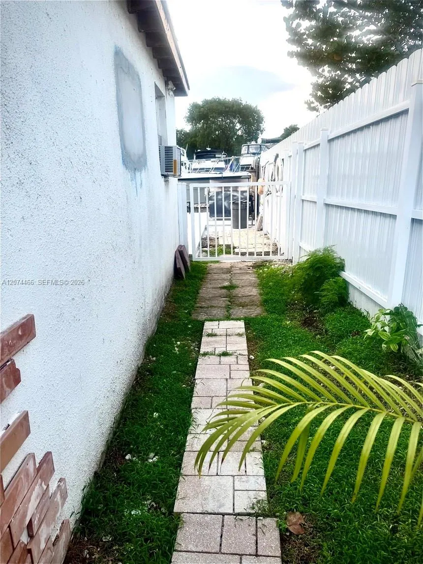 3351 NW 20th St Miami, FL 33142