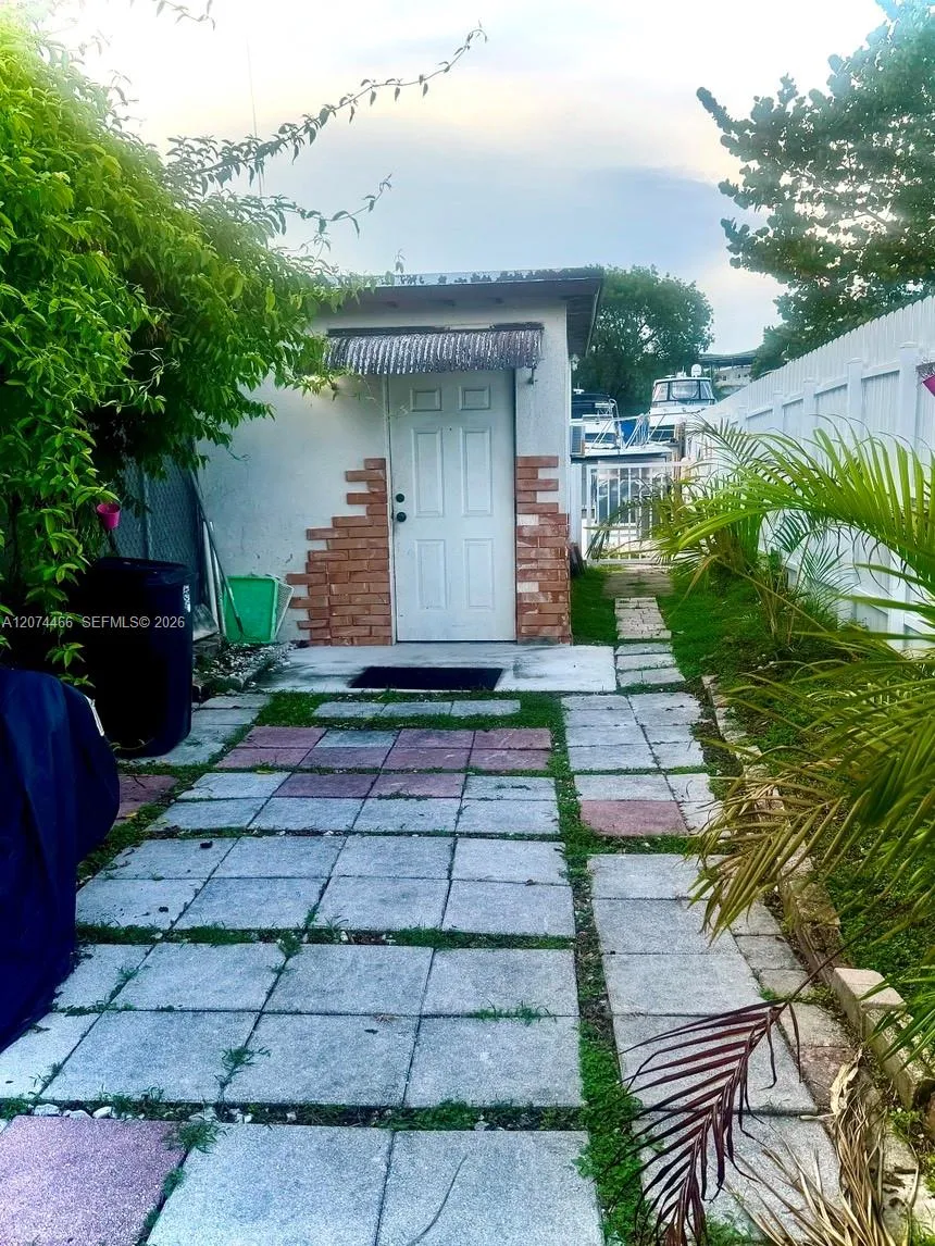 3351 NW 20th St Miami, FL 33142