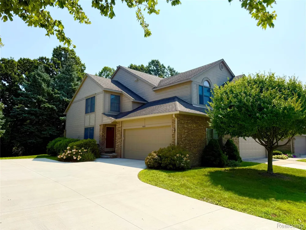45077 COACHMAN COURT #82 Canton Charter Township, MI 48187