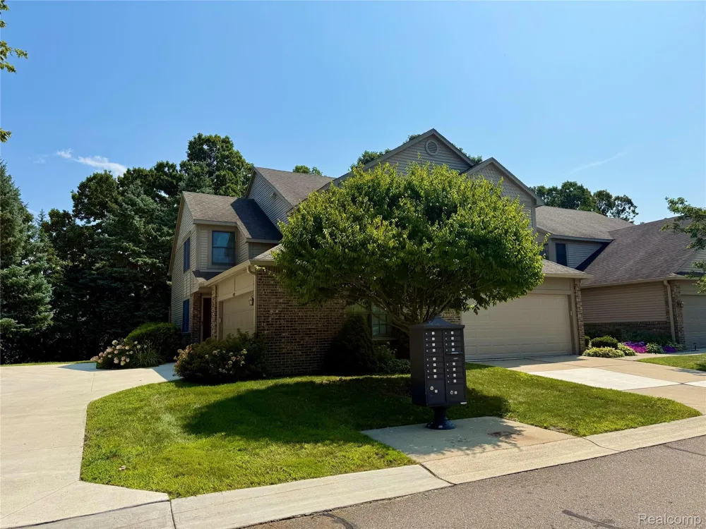 45077 COACHMAN COURT #82 Canton Charter Township, MI 48187