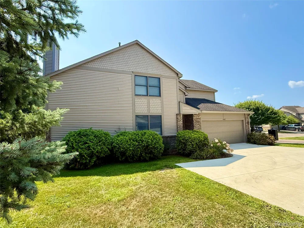 45077 COACHMAN COURT #82 Canton Charter Township, MI 48187