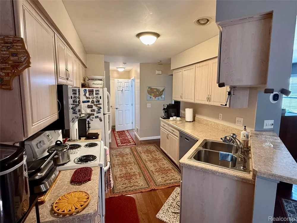 45077 COACHMAN COURT #82 Canton Charter Township, MI 48187