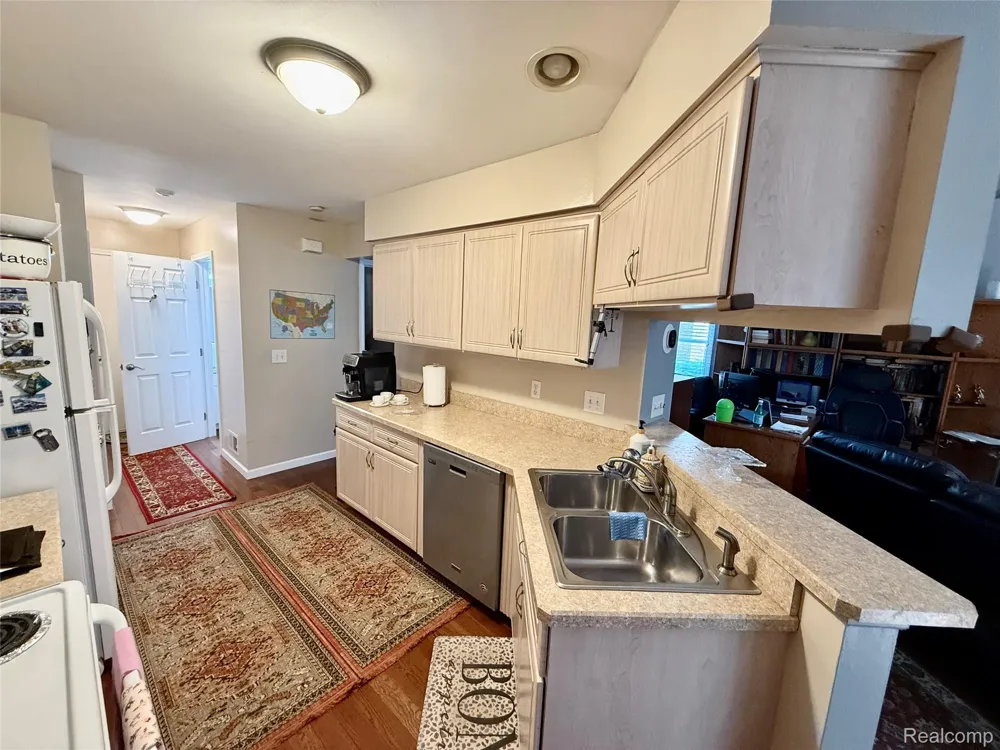 45077 COACHMAN COURT #82 Canton Charter Township, MI 48187