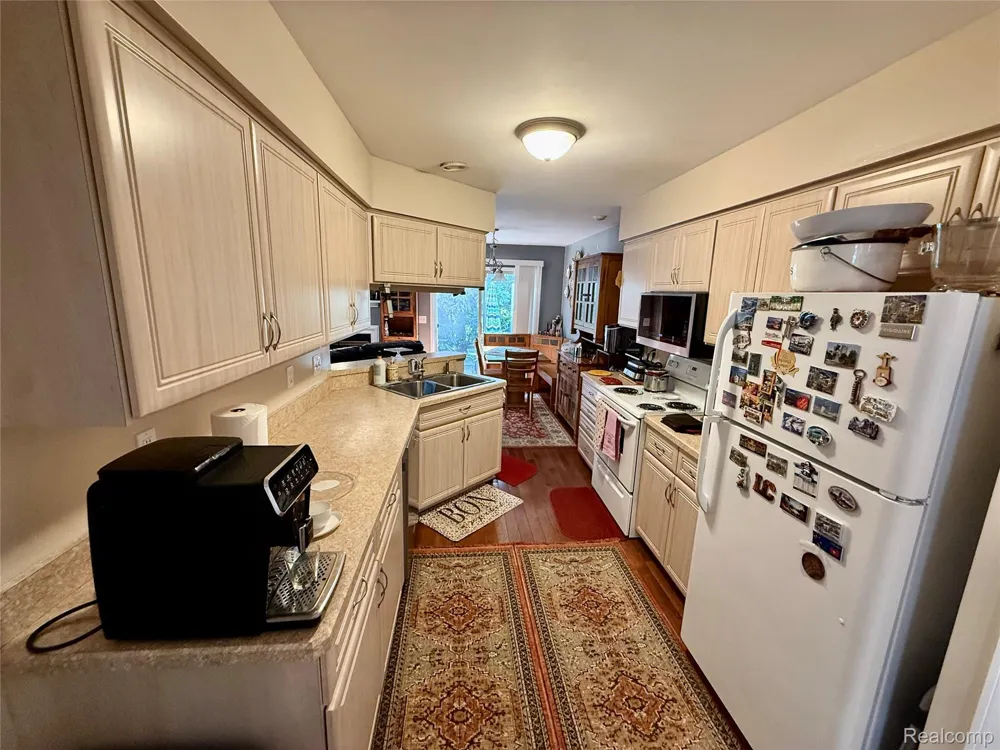 45077 COACHMAN COURT #82 Canton Charter Township, MI 48187