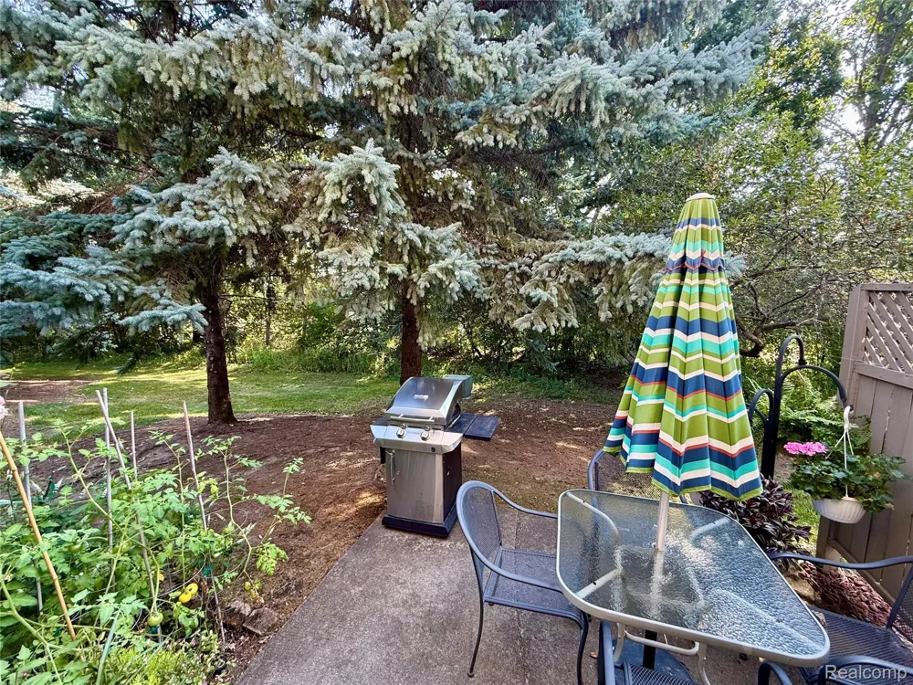 45077 COACHMAN COURT #82 Canton Charter Township, MI 48187