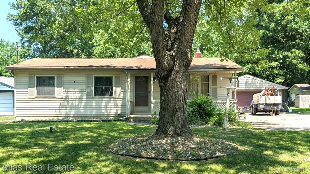 5449 Woodlawn Drive Genesee Charter Township, MI 48506