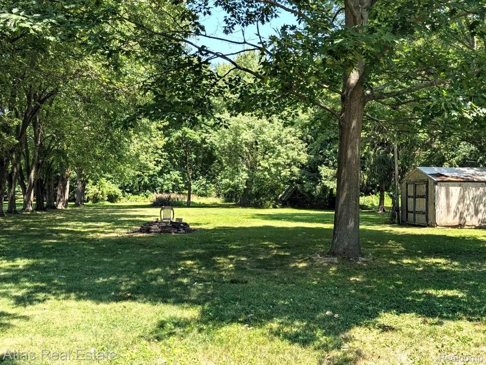 5449 Woodlawn Drive Genesee Charter Township, MI 48506