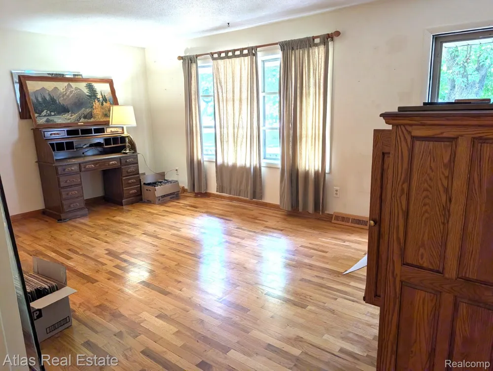5449 Woodlawn Drive Genesee Charter Township, MI 48506