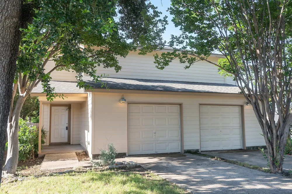 925 Chisholm Cove Round Rock, TX 78681