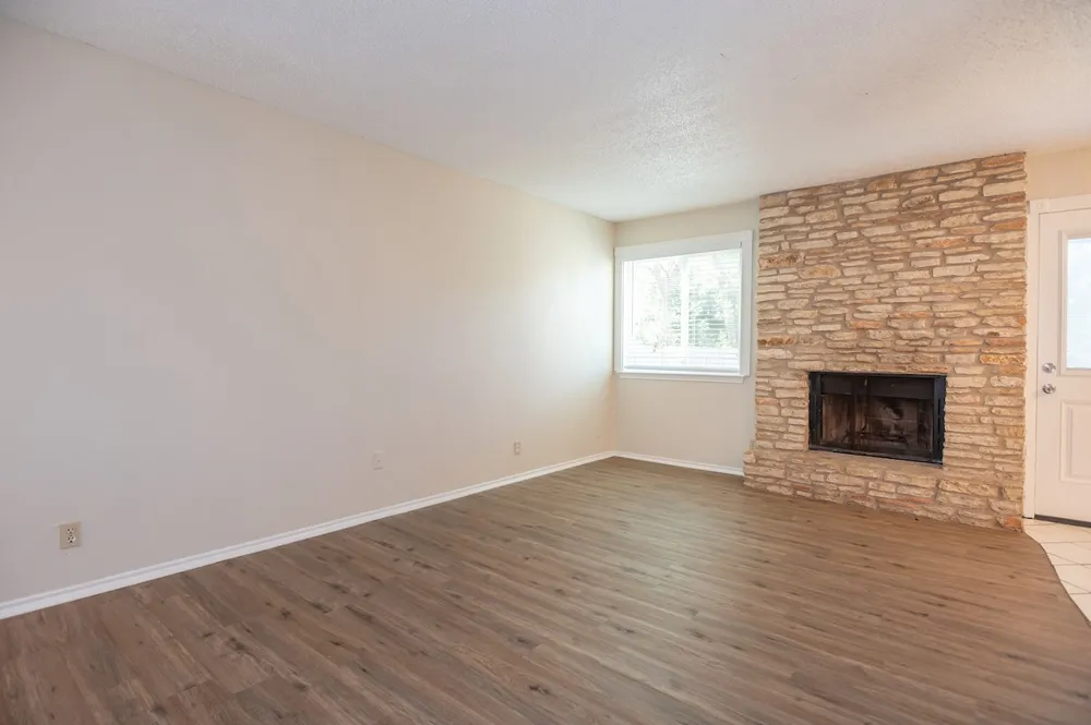 925 Chisholm Cove Round Rock, TX 78681