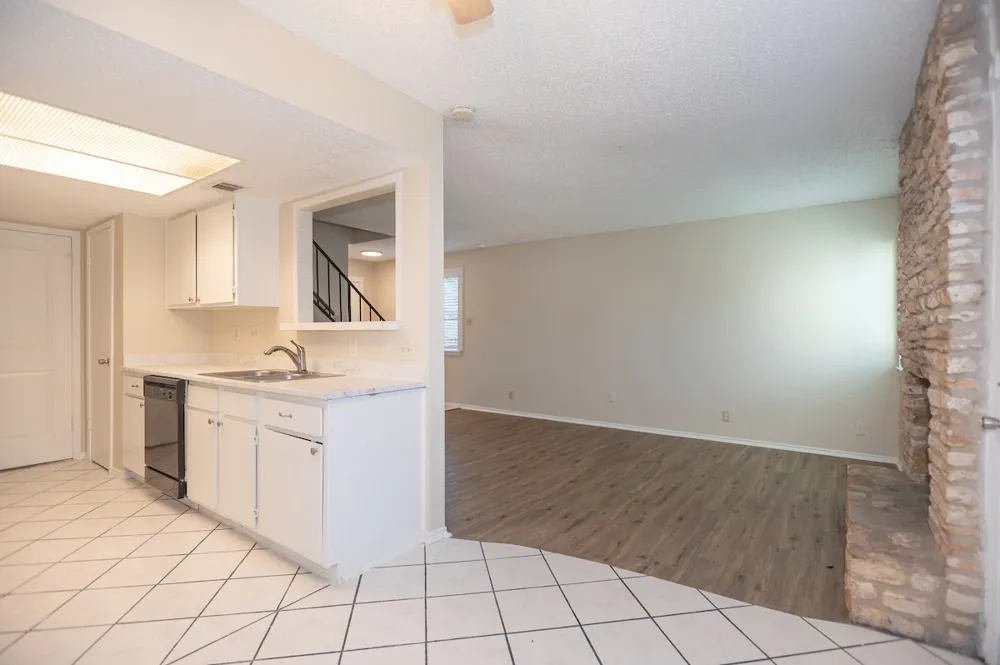 925 Chisholm Cove Round Rock, TX 78681
