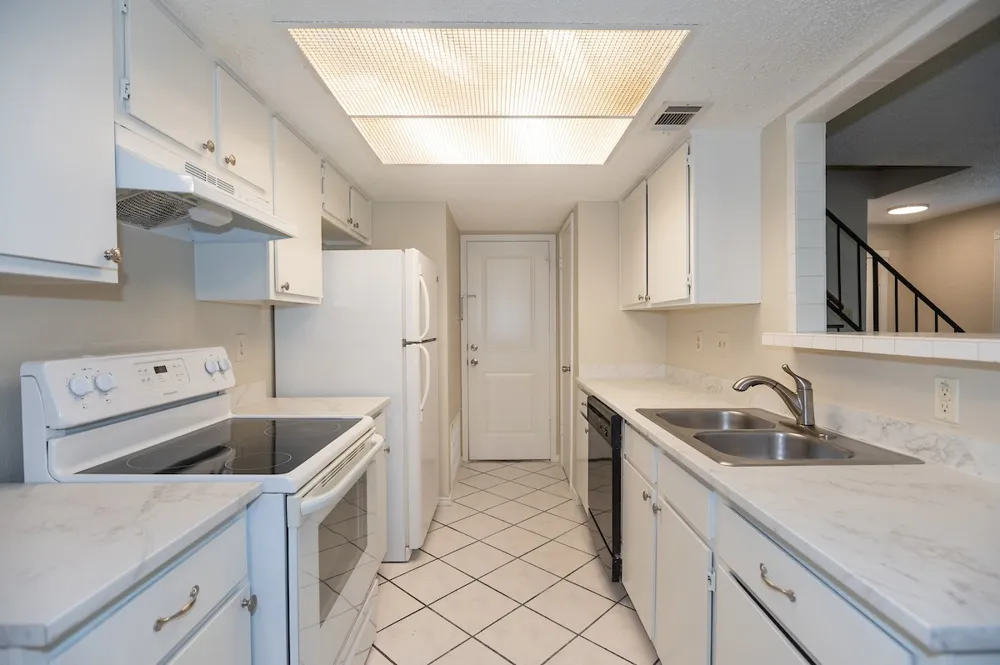 925 Chisholm Cove Round Rock, TX 78681