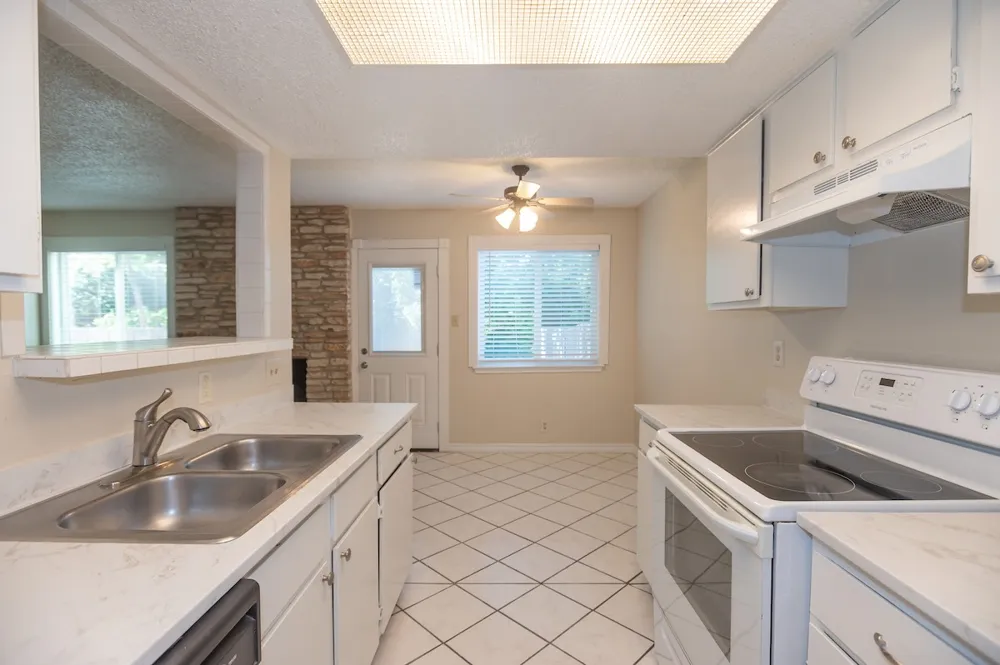 925 Chisholm Cove Round Rock, TX 78681
