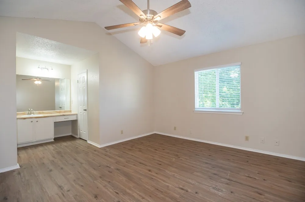 925 Chisholm Cove Round Rock, TX 78681