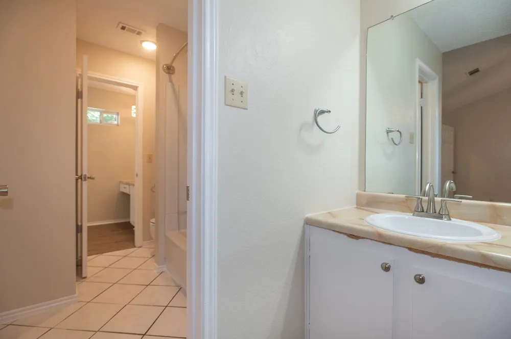 925 Chisholm Cove Round Rock, TX 78681