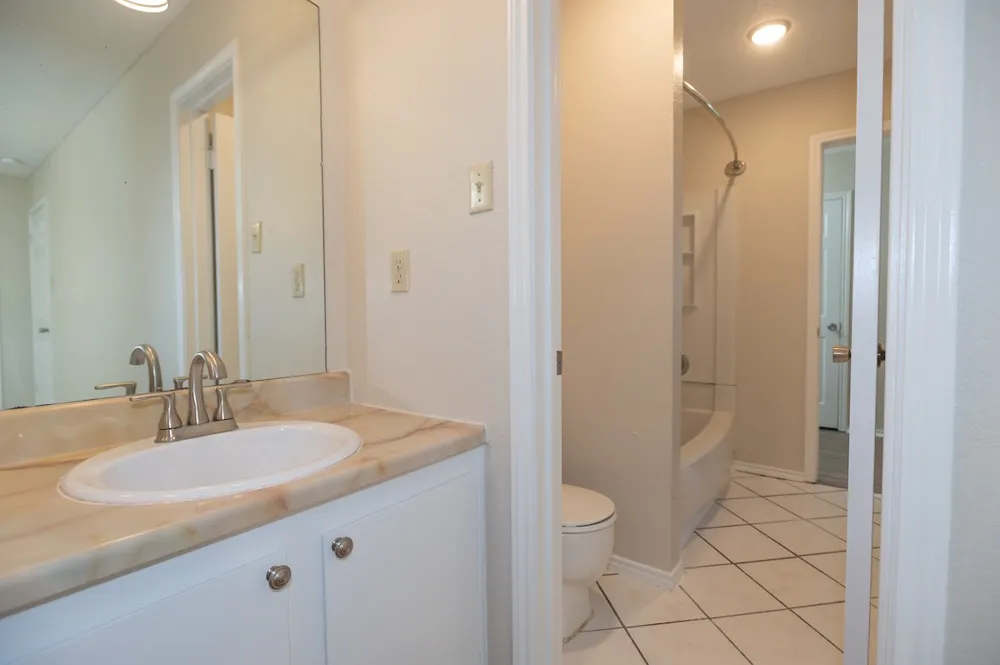 925 Chisholm Cove Round Rock, TX 78681