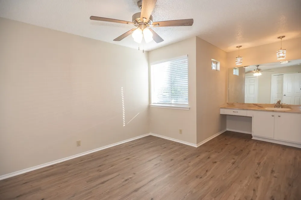 925 Chisholm Cove Round Rock, TX 78681