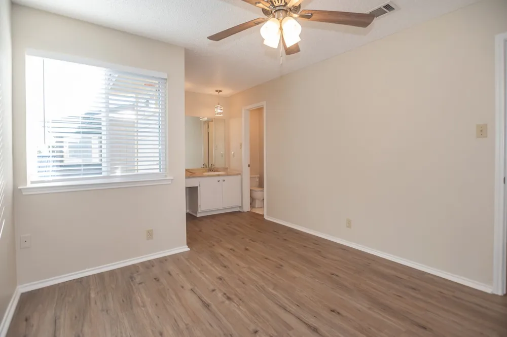 925 Chisholm Cove Round Rock, TX 78681