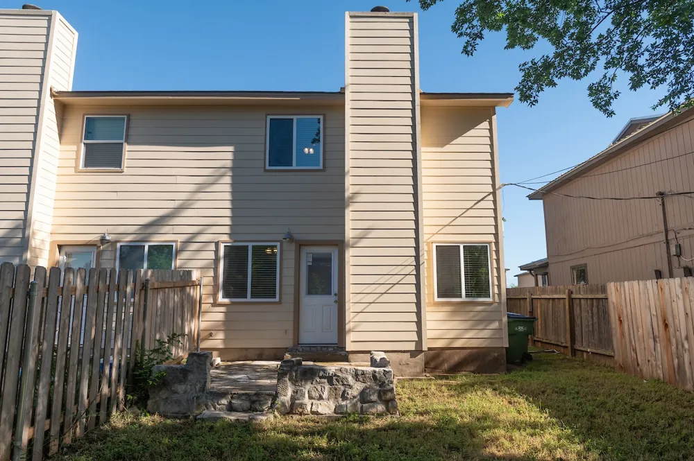 925 Chisholm Cove Round Rock, TX 78681
