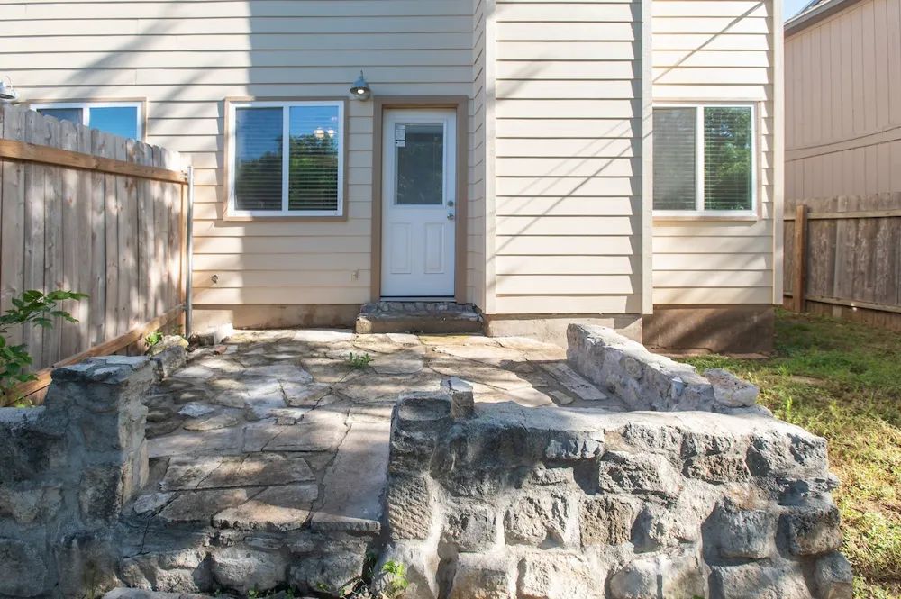 925 Chisholm Cove Round Rock, TX 78681