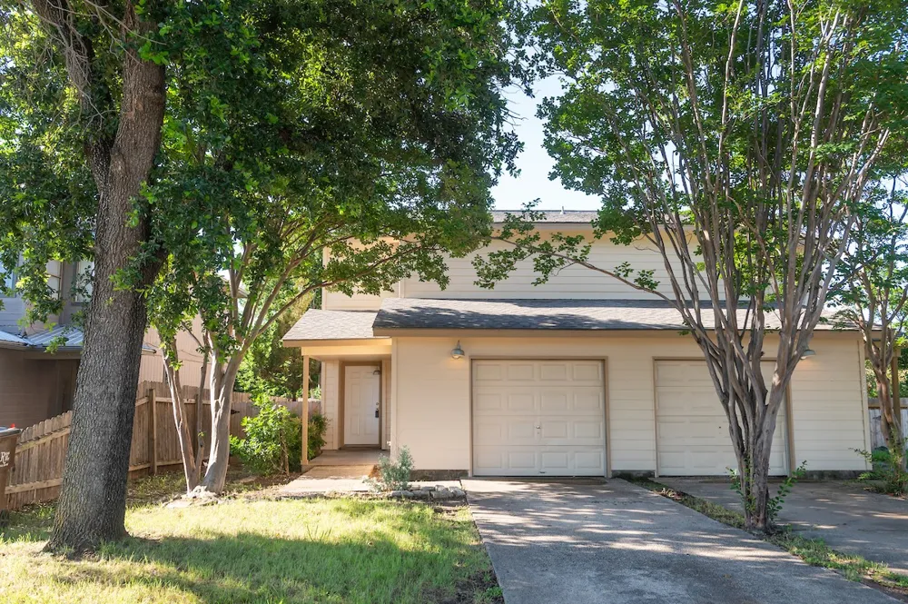 925 Chisholm Cove Round Rock, TX 78681