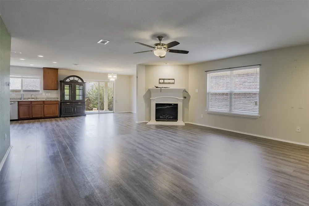 10521 Hartley Lane Fort Worth, TX 76108