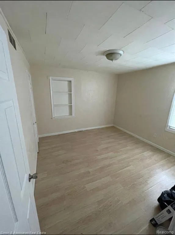 2396 Fisher Street Melvindale, MI 48122