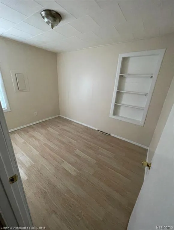 2396 Fisher Street Melvindale, MI 48122