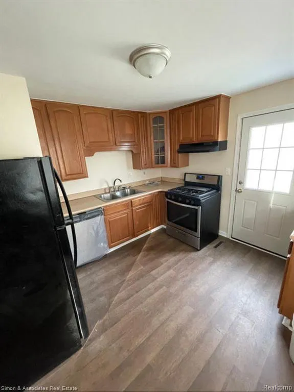 2396 Fisher Street Melvindale, MI 48122