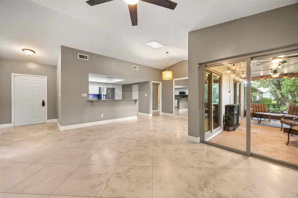 11813 SCOTTY DRIVE Orlando, FL 32821
