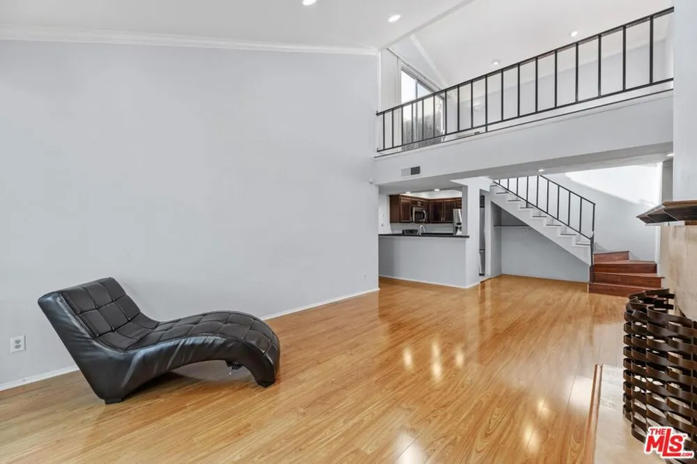5325 Newcastle Avenue #338 Encino, CA 91316