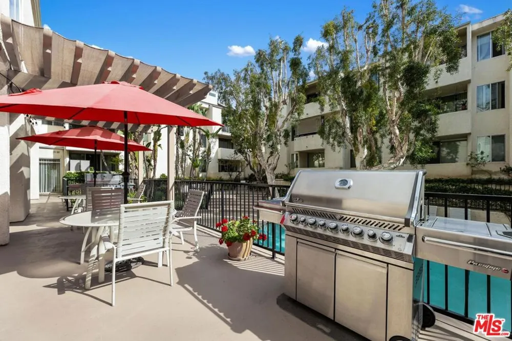 5325 Newcastle Avenue #338 Encino, CA 91316